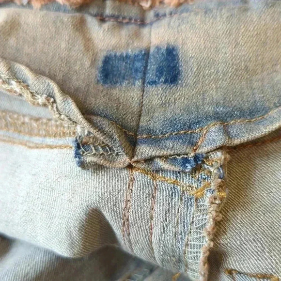 Beautiful detailed Jeans - Picture 7 of 9